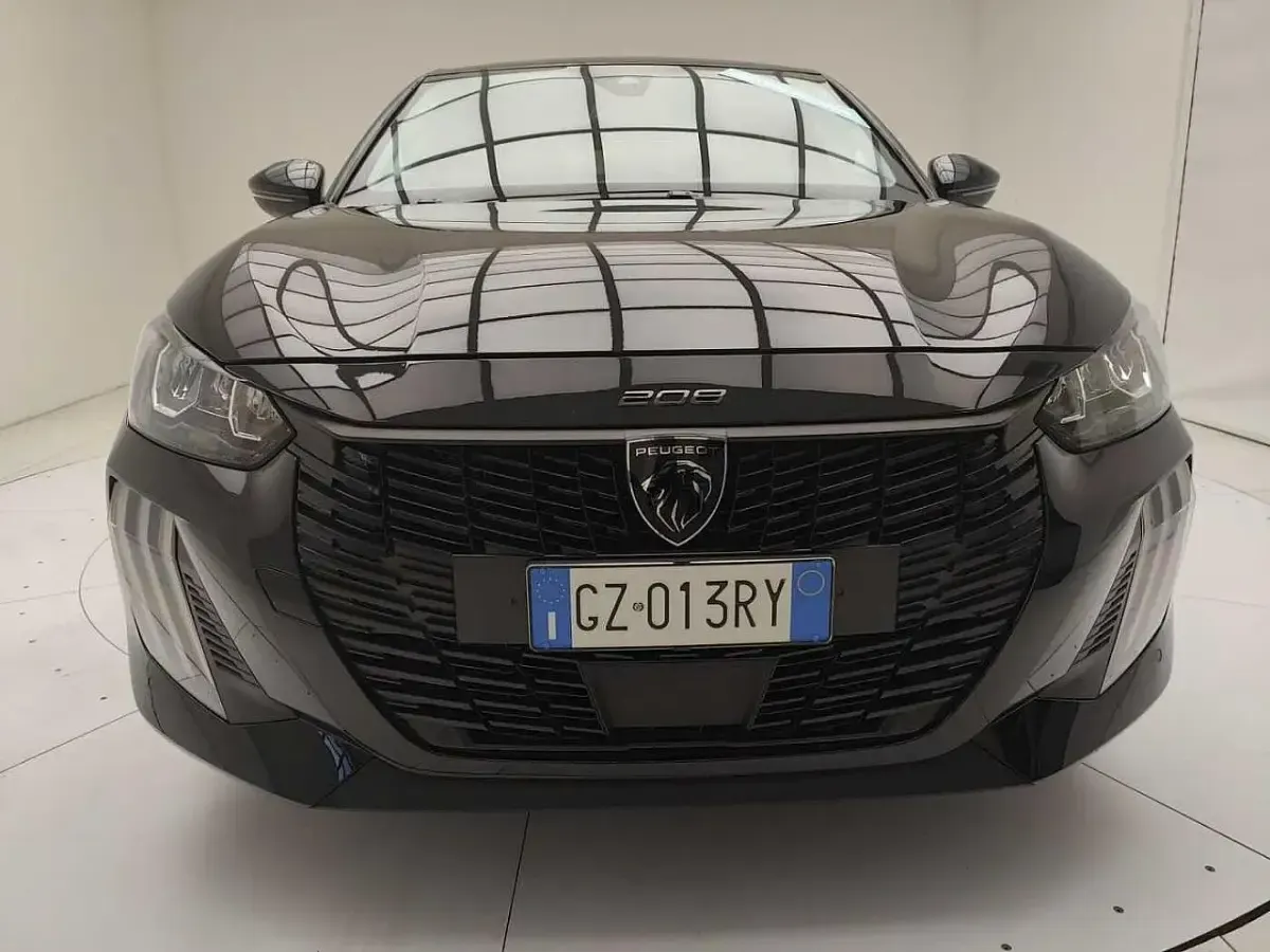 Usata Peugeot 208 Allure 145 CV (106 kW) 2025 Nero Utilitaria