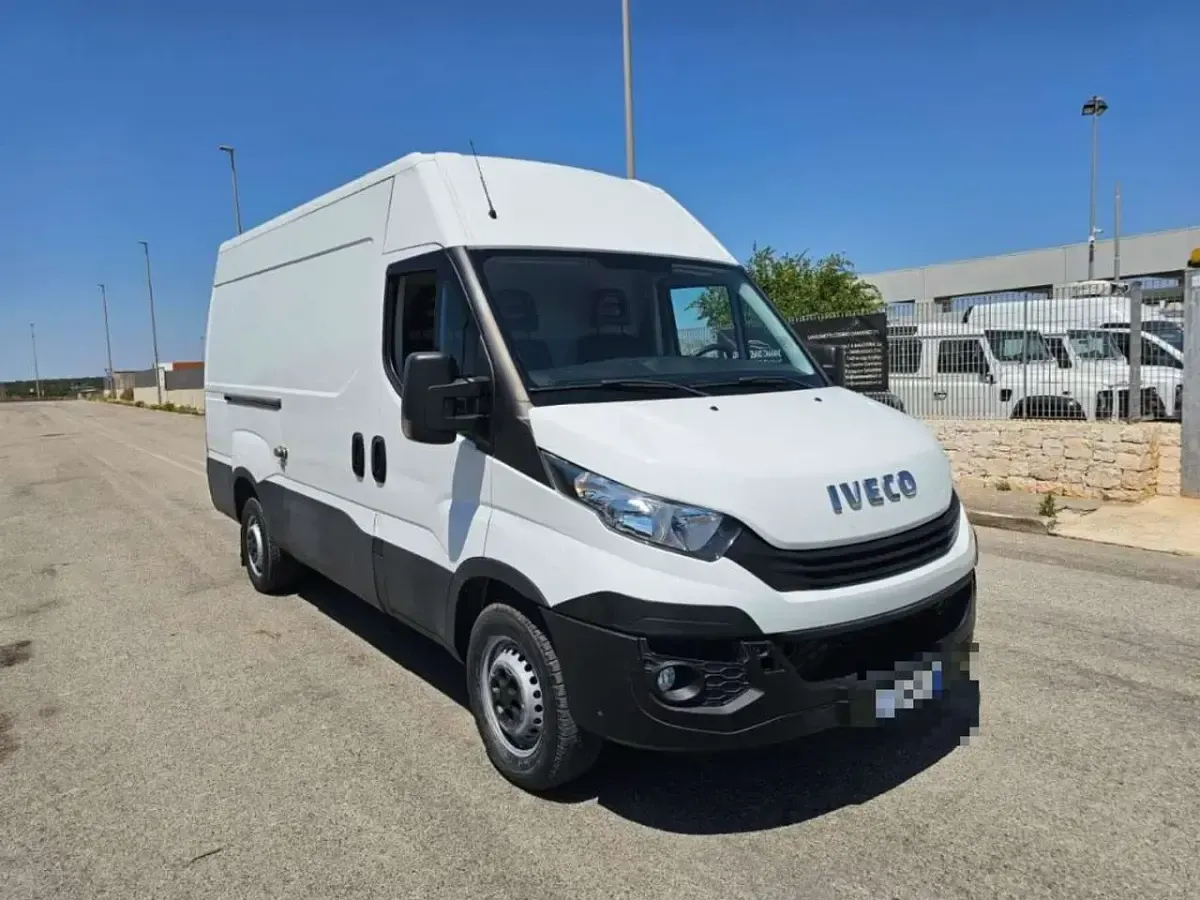 Usata Iveco Daily 120 CV (88 kW) 2020 Bianco Furgone