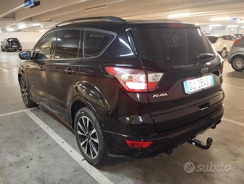 Usata Ford Kuga 179 CV (131 kW) 2018 Nero SUV