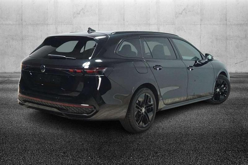 Begagnad VW Passat R-line 193 HK (141 kW) 2024 Svart Kombi