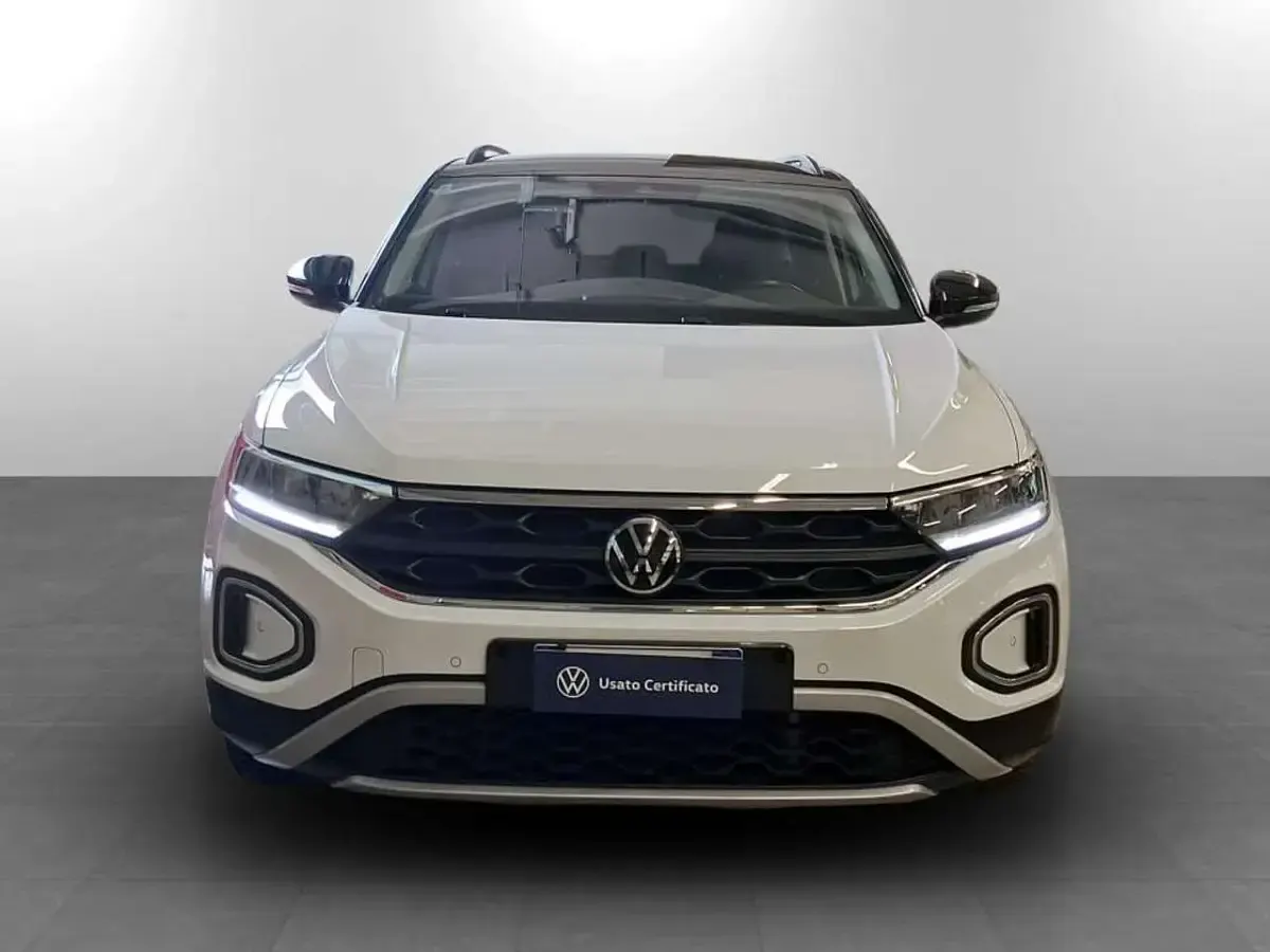 Usata VW T-Roc Life 110 CV (80 kW) 2024 Pure white nero SUV