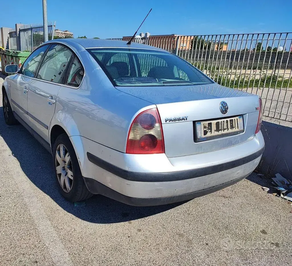 Usata VW Passat 90 CV (66 kW) 2001 Grigio Berlina