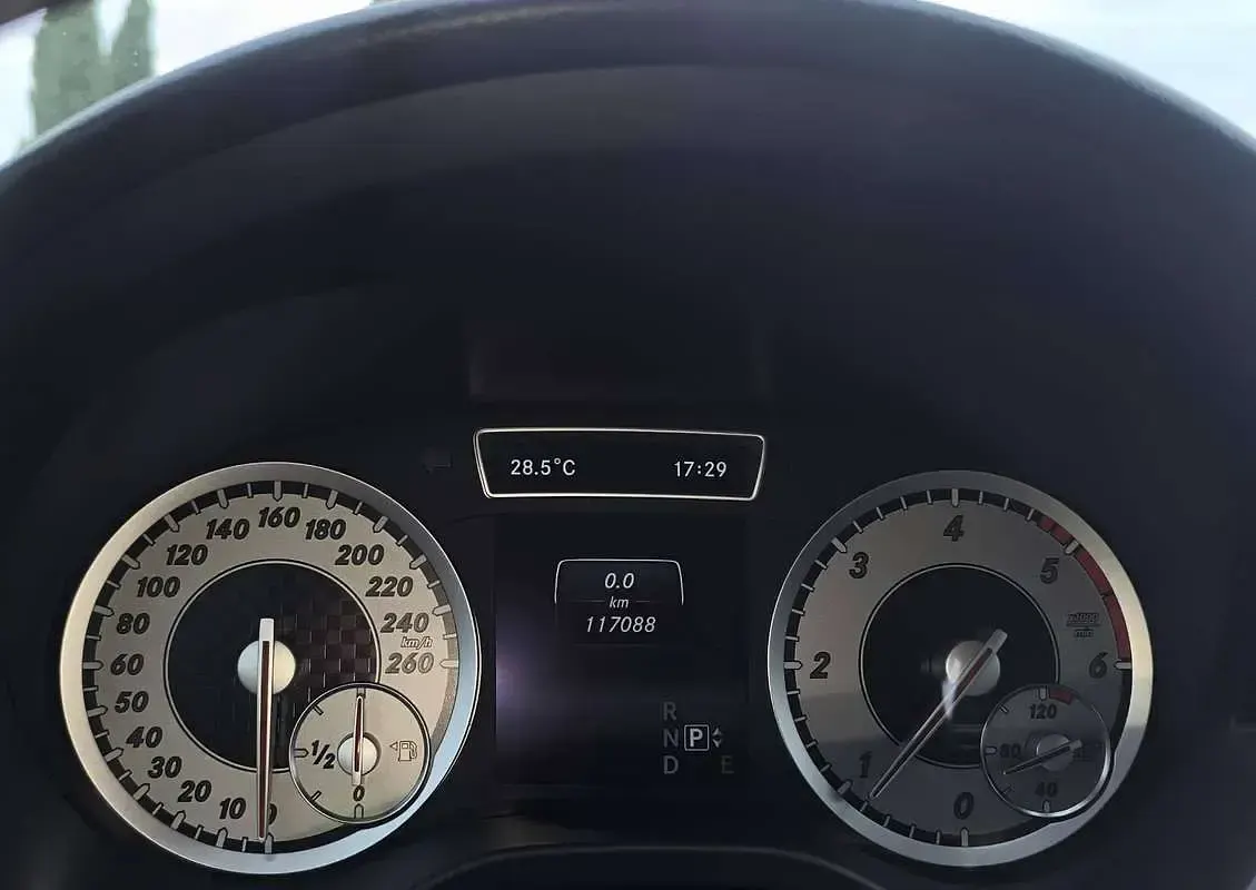 Usata Mercedes A180 Premium 109 CV (80 kW) 2015 Grigio Utilitaria