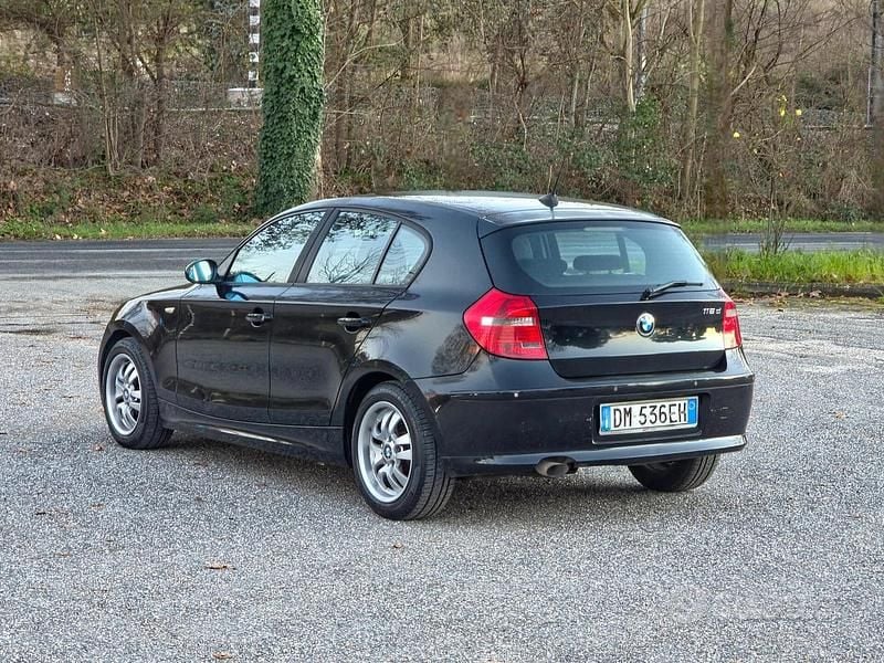 Usata BMW 118 143 CV (105 kW) 2007 Nero Utilitaria