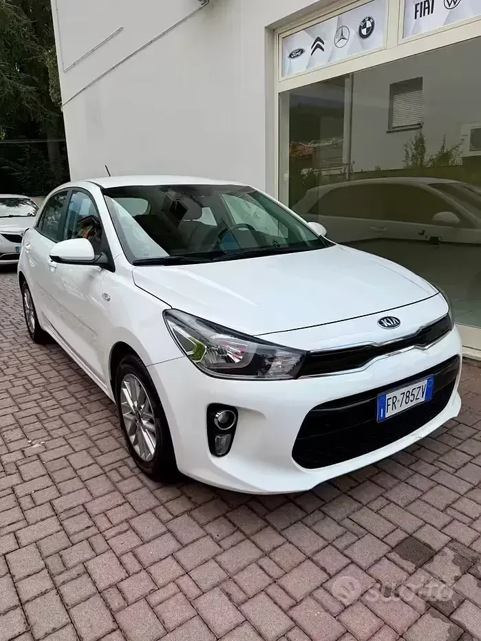 Usata Kia Rio 84 CV (61 kW) 2018 Bianco Berlina