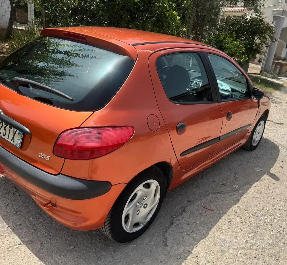 Usata Peugeot 206 60 CV (44 kW) 1999 Arancione Utilitaria