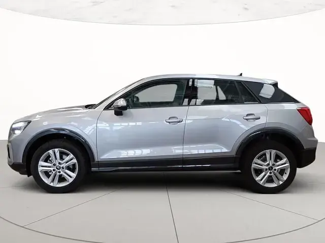 Neu Audi Q2 Advanced Plus 116 PS (85 kW) 2025 Silber SUV