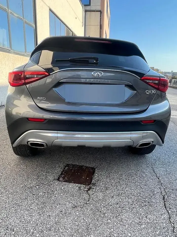 Usata Infiniti QX30 170 CV (125 kW) 2016 Grigio Station wagon