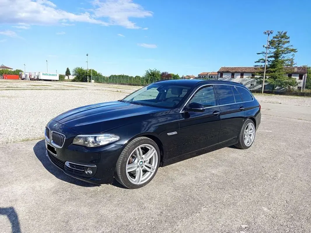 Usata BMW 520 Luxury Line 190 CV (139 kW) 2015 Nero Station wagon