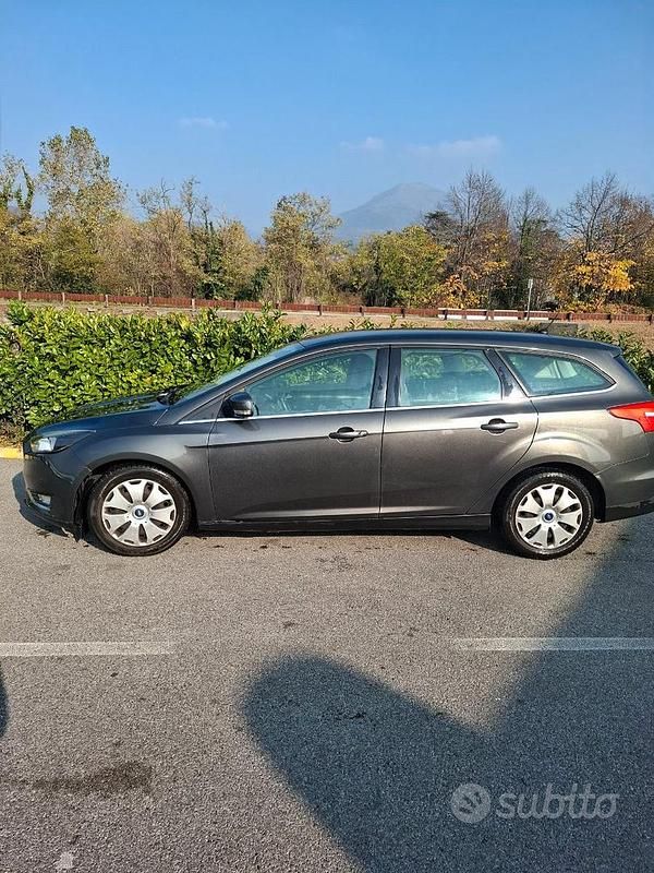 Usata Ford Focus 120 CV (88 kW) 2016 Grigio Station wagon