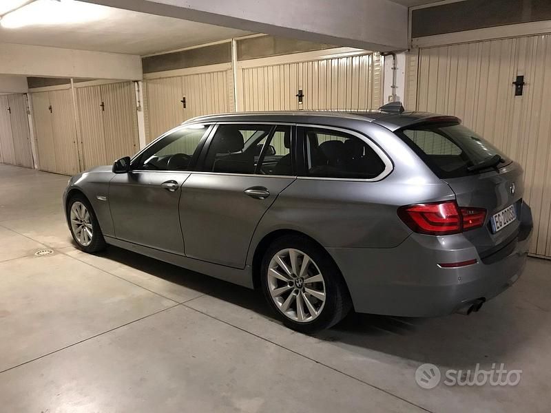 Grigio Usata 2011 BMW 520 Comfort Edition Station wagon | 7000 € (Buon prezzo) - Immagine 1/4