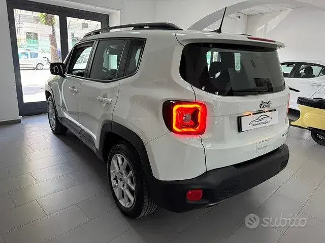 Begagnad Jeep Renegade Limited 131 HK (96 kW) 2022 Vit SUV