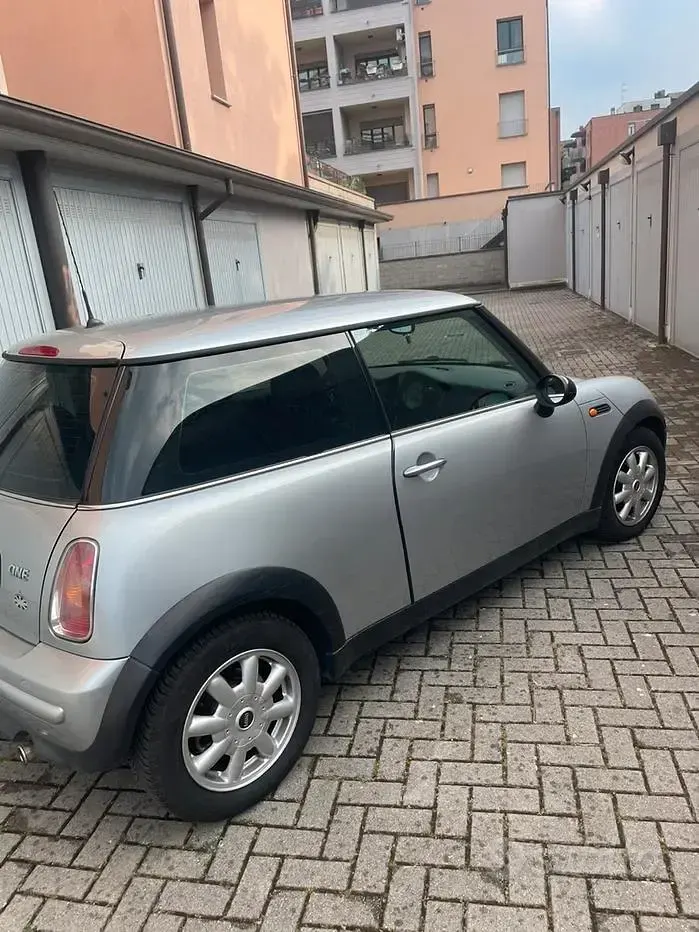 Usata Mini ONE 90 CV (66 kW) 2002 Grigio Utilitaria