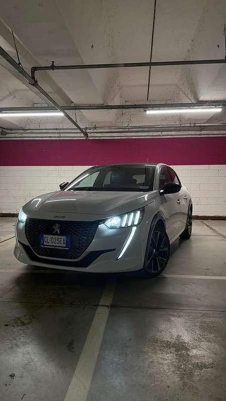 Usata Peugeot 208 GT 101 CV (74 kW) 2022 Utilitaria