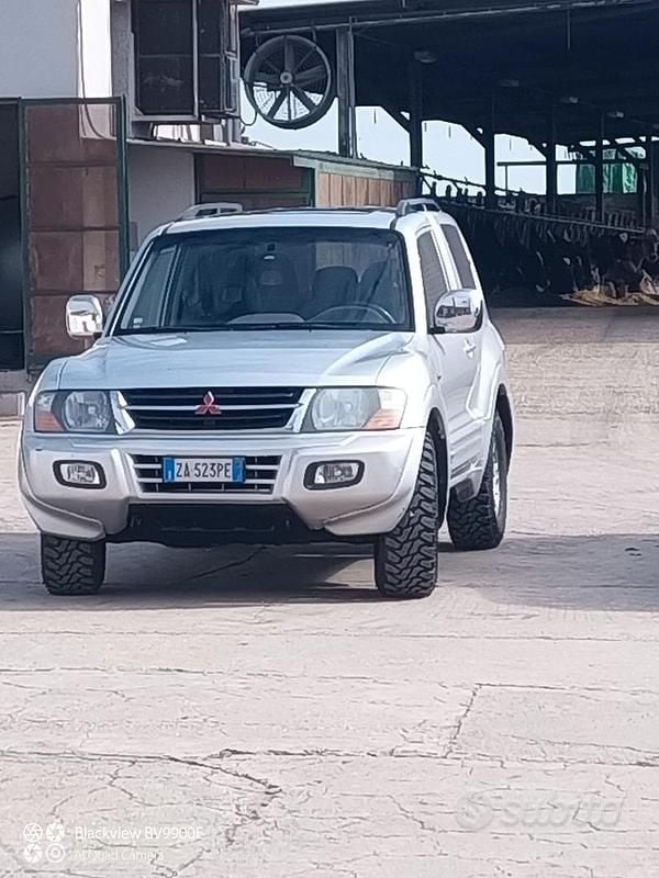 Usata Mitsubishi Pajero 160 CV (117 kW) 2003 Grigio SUV