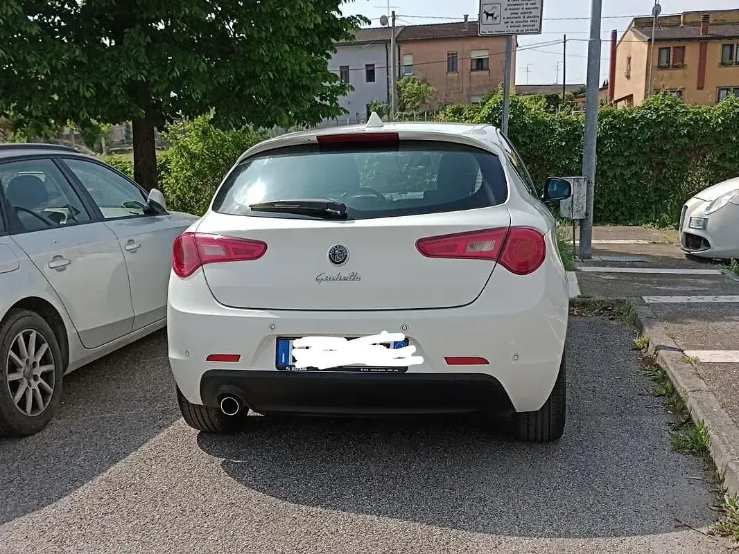 Usata Alfa Romeo Giulietta Progression 120 CV (88 kW) 2010 Bianco Utilitaria