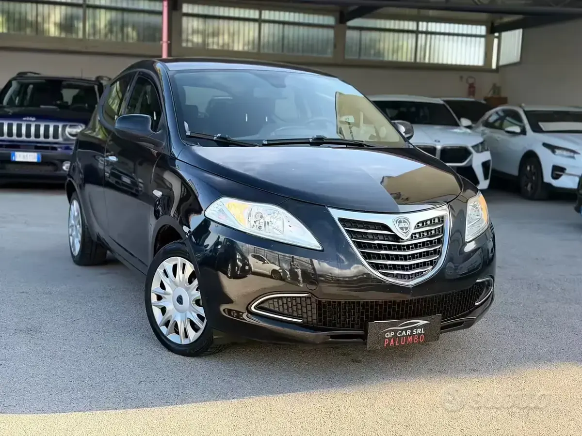 Begagnad Lancia Ypsilon Silver 69 HK (50 kW) 2014 Svart Halvkombi