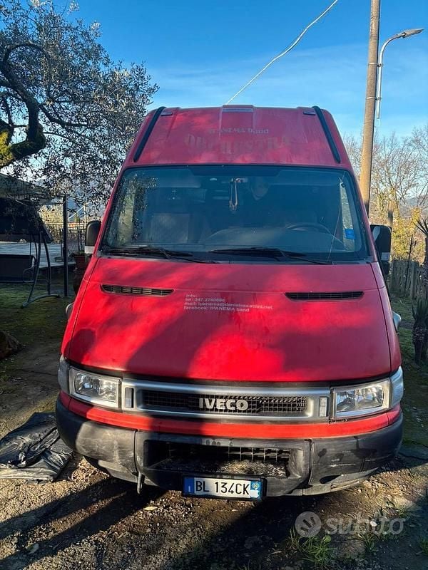 Usata Iveco Daily 125 CV (91 kW) 2000 Rosso Furgone