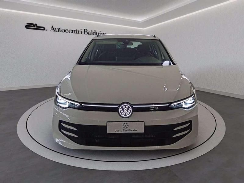 Usata VW Golf VIII Life 116 CV (85 kW) 2024 Bianco puro Station wagon