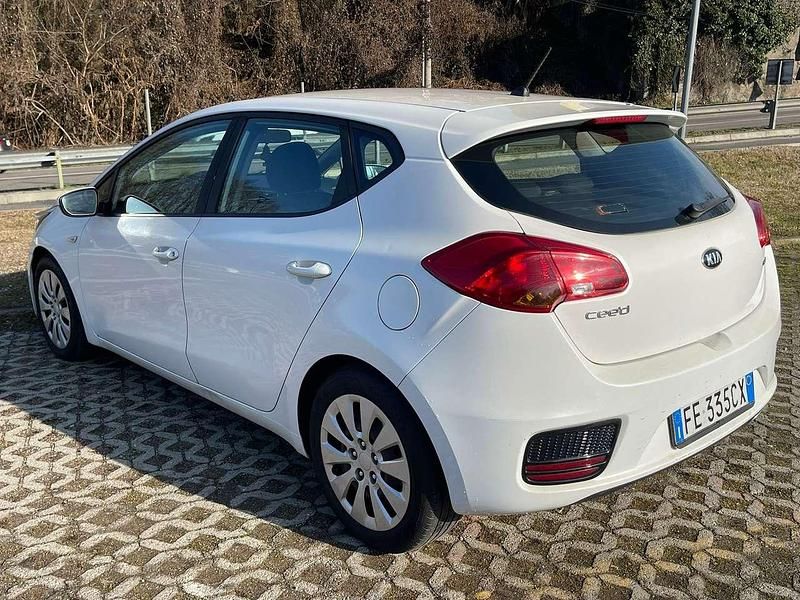 Usata Kia Ceed 110 CV (80 kW) 2016 Bianco Utilitaria