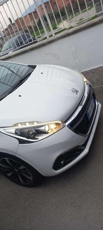 Usata Peugeot 208 Signature Sky 83 CV (61 kW) 2019 Bianco Utilitaria