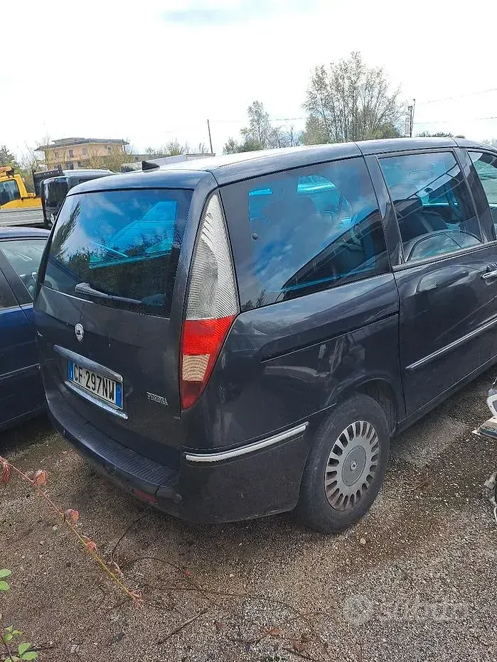 Usata Lancia Phedra 128 CV (94 kW) 2004 Grigio Monovolume