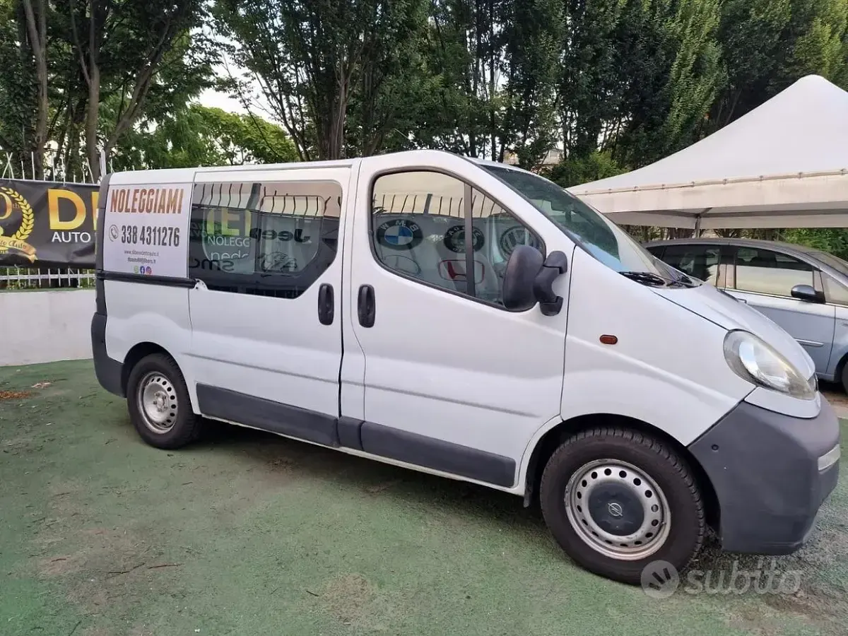 Usata Opel Vivaro 100 CV (73 kW) 2006 Monovolume