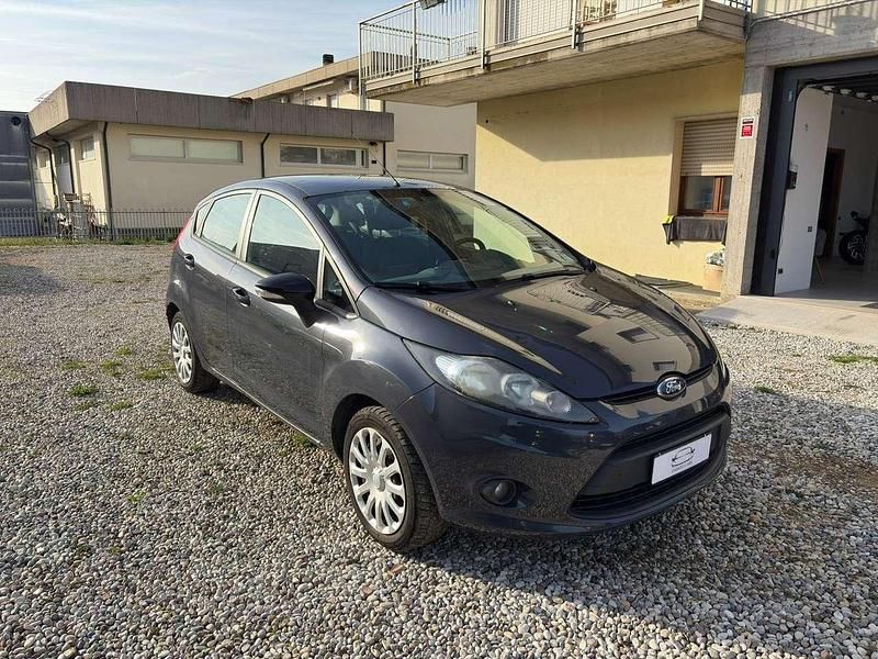 Usata Ford Fiesta Titanium 82 CV (60 kW) 2011 Grigio Berlina