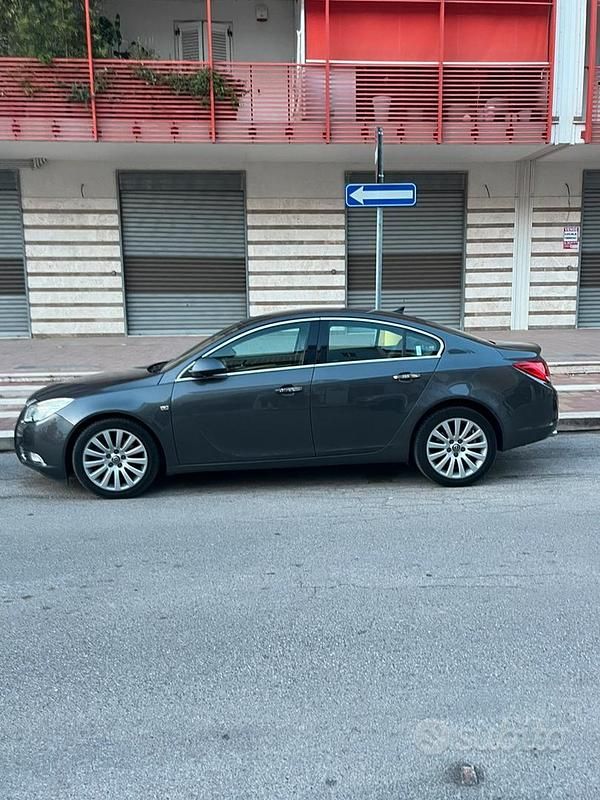 Usata Opel Insignia Cosmo 160 CV (117 kW) 2010 Grigio Berlina