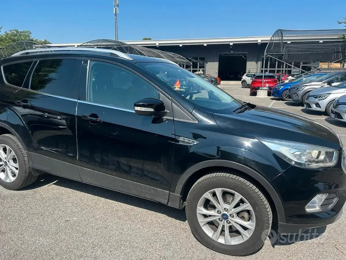 Usata Ford Kuga Titanium 120 CV (88 kW) 2017 Nero SUV