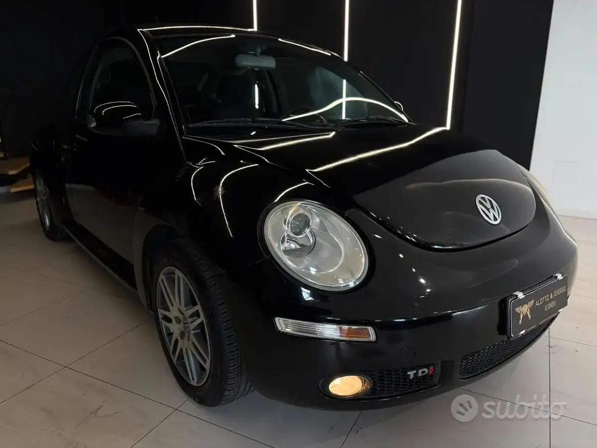 Usata VW New Beetle 105 CV (77 kW) 2007 Nero Utilitaria