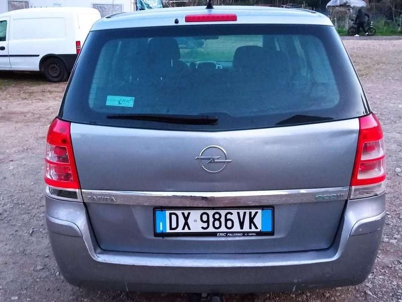 Usata Opel Zafira Cosmo 140 CV (102 kW) 2010 Monovolume