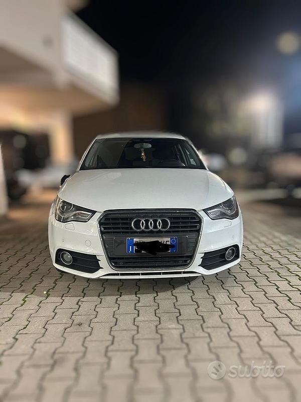 Bianco Usata 2013 Audi A1 Sportback Ambition Due volumi | 10.300 € (Buon prezzo) - Immagine 1/4