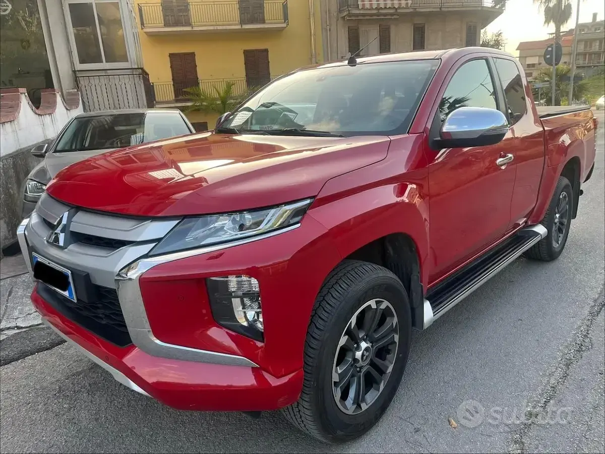 Usata Mitsubishi L200 Select 150 CV (110 kW) 2021 Rosso Pick-up