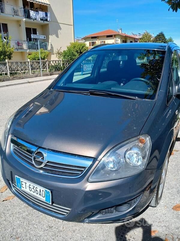 Usata Opel Zafira 150 CV (110 kW) 2013 Grigio Monovolume
