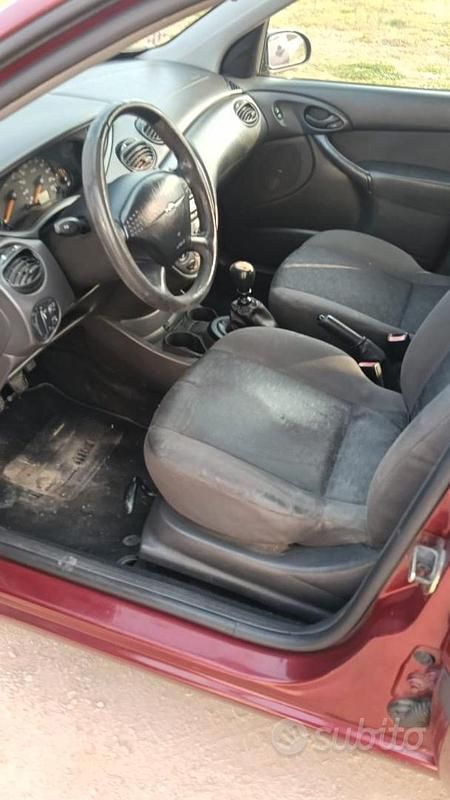 Usata Ford Focus 100 CV (73 kW) 2001 Rosso Berlina