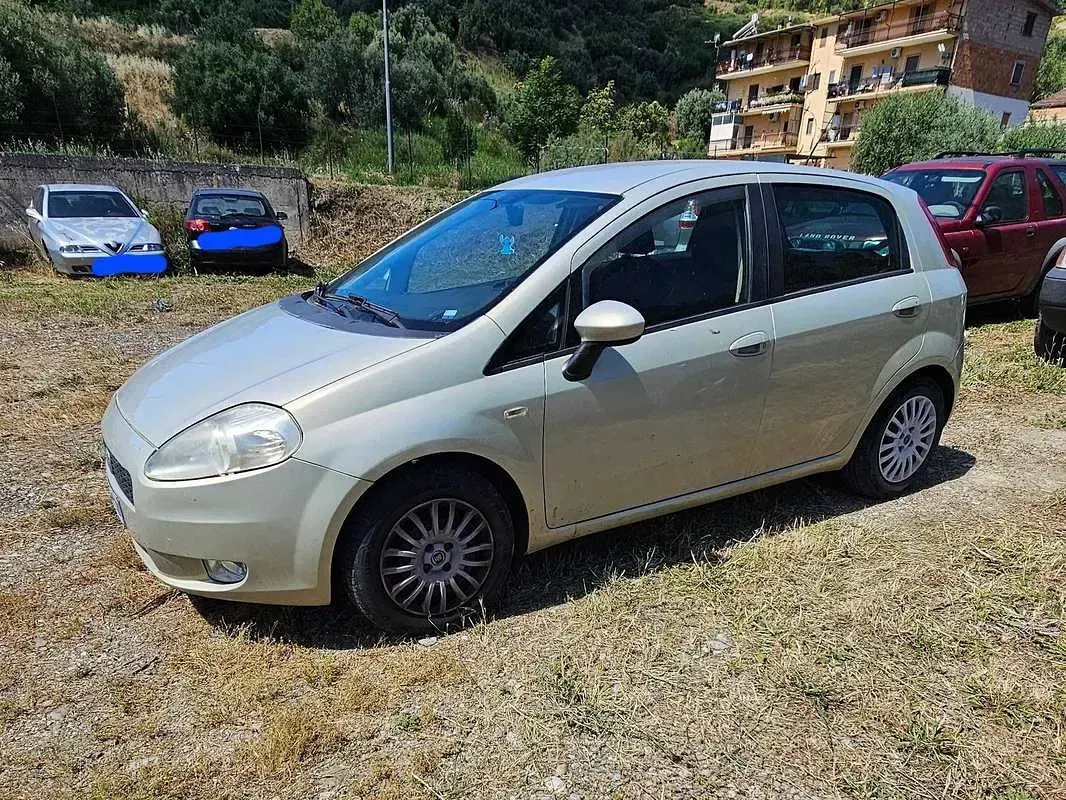 Usata Fiat Grande Punto 75 CV (55 kW) 2007 Oro Utilitaria