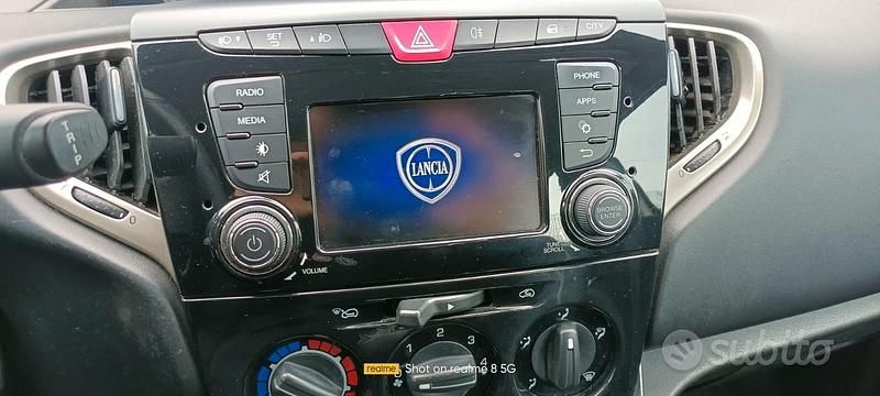 Usata Lancia Ypsilon Gold 69 CV (50 kW) 2016 Bianco Utilitaria