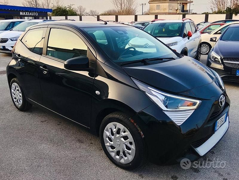 Usata Toyota Aygo 72 CV (52 kW) 2021 Nero Utilitaria