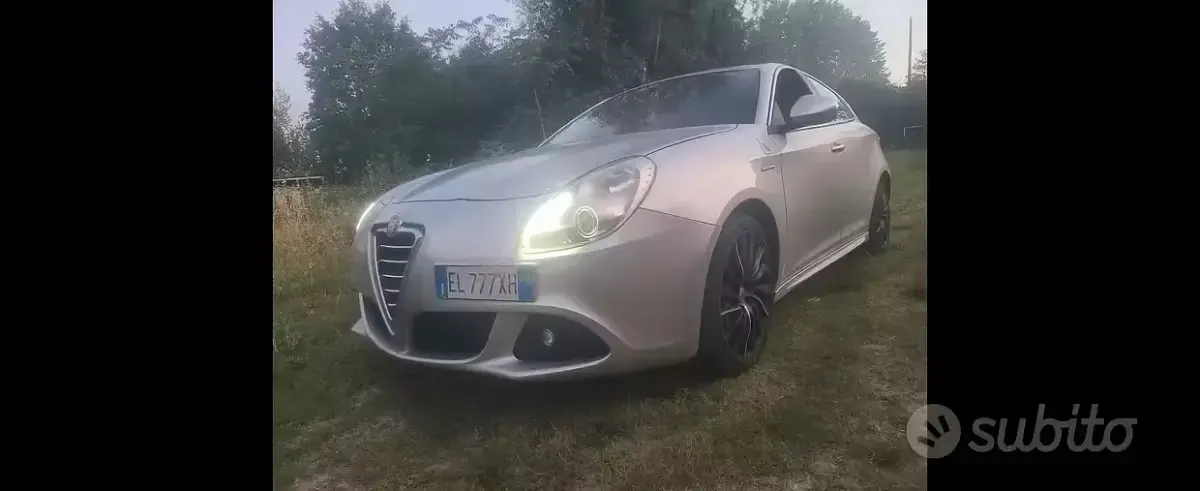 Usata Alfa Romeo Giulietta Quadrifoglio 122 CV (89 kW) 2012 Grigio Utilitaria