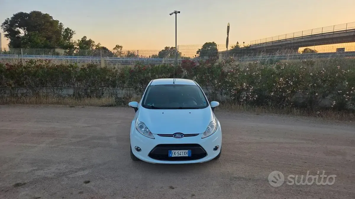 Usata Ford Fiesta Titanium 92 CV (67 kW) 2012 Bianco Berlina