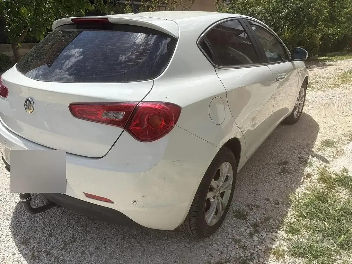 Usata Alfa Romeo Giulietta 105 CV (77 kW) 2010 Bianco Utilitaria