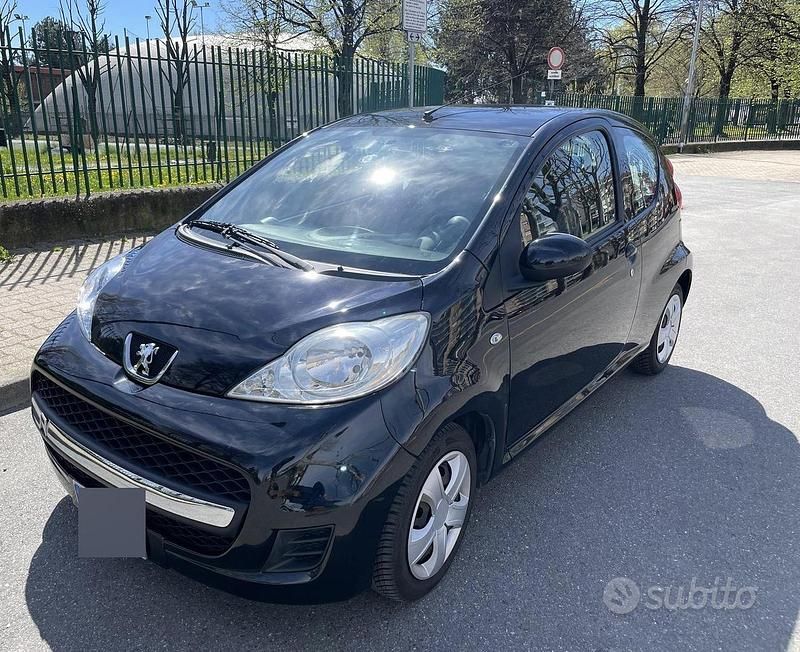 Usata Peugeot 107 68 CV (50 kW) 2012 Nero Utilitaria