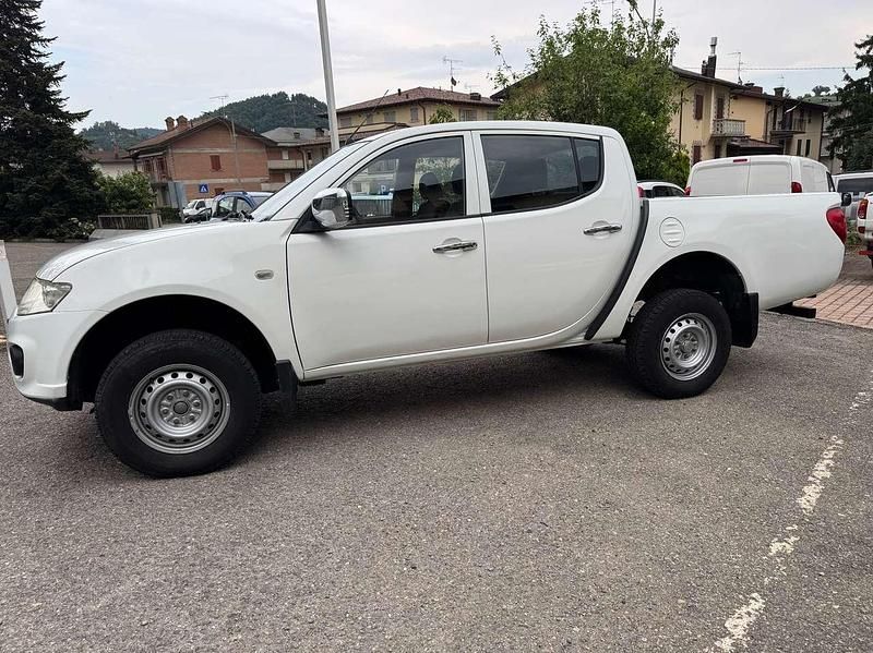 Usata Mitsubishi L200 Invite 136 CV (100 kW) 2016 Bianco Pick-up