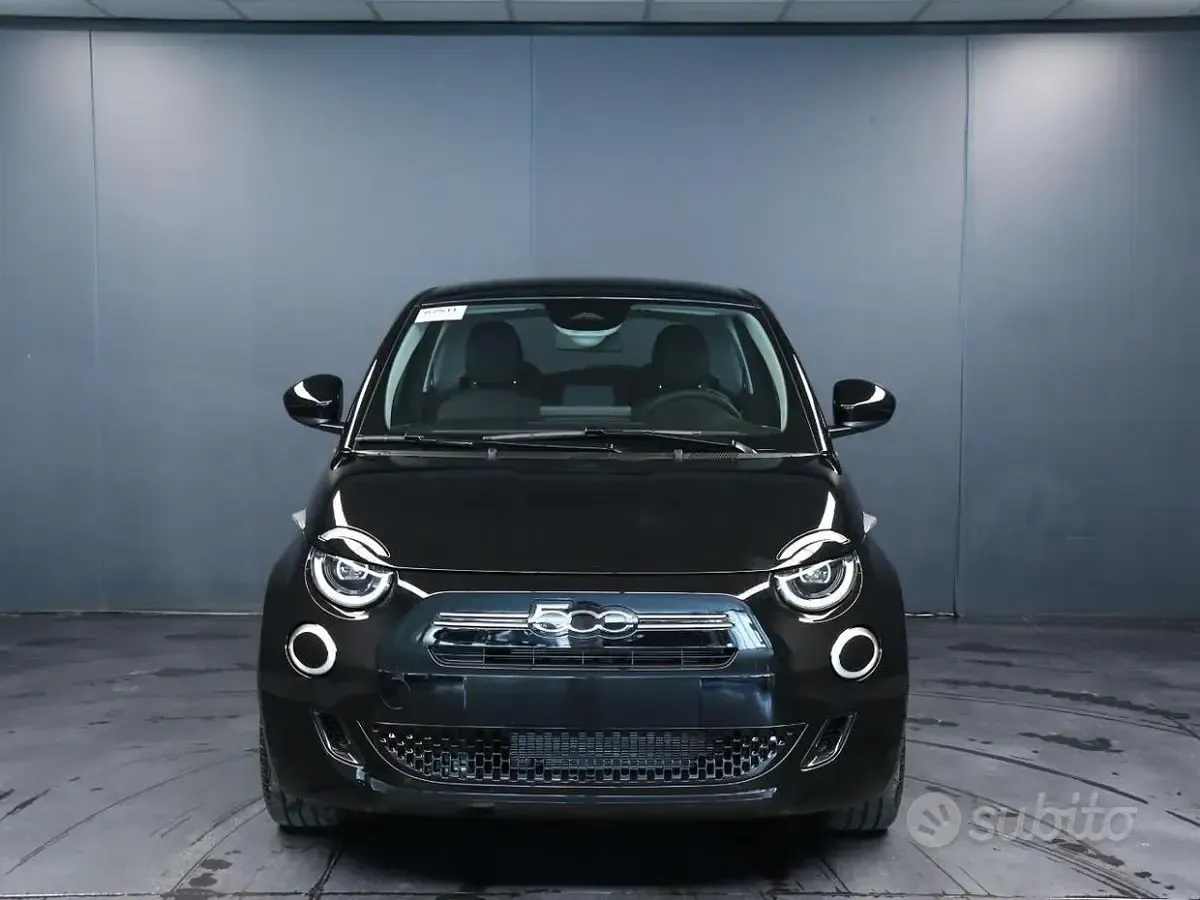 Nouvelle Fiat 500 65 ch (47 kW) 2026 Noir Berline