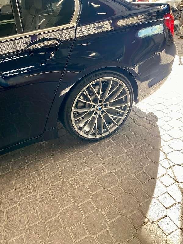 Usata BMW 730 Comfort Edition 258 CV (189 kW) 2012 Blu/azzurro Berlina