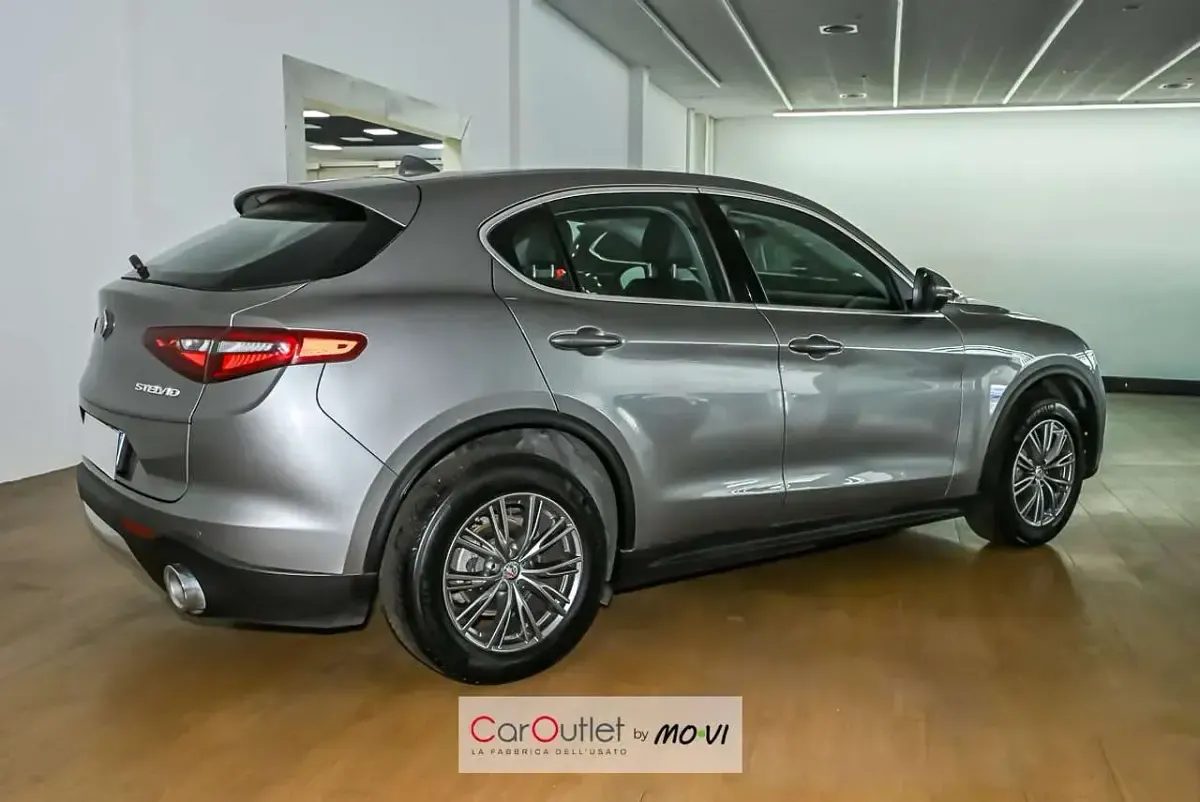 Usata Alfa Romeo Stelvio Executive 209 CV (153 kW) 2018 Grigio SUV
