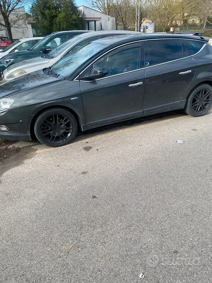Usata Lancia Delta 165 CV (121 kW) 2008 Verde Utilitaria