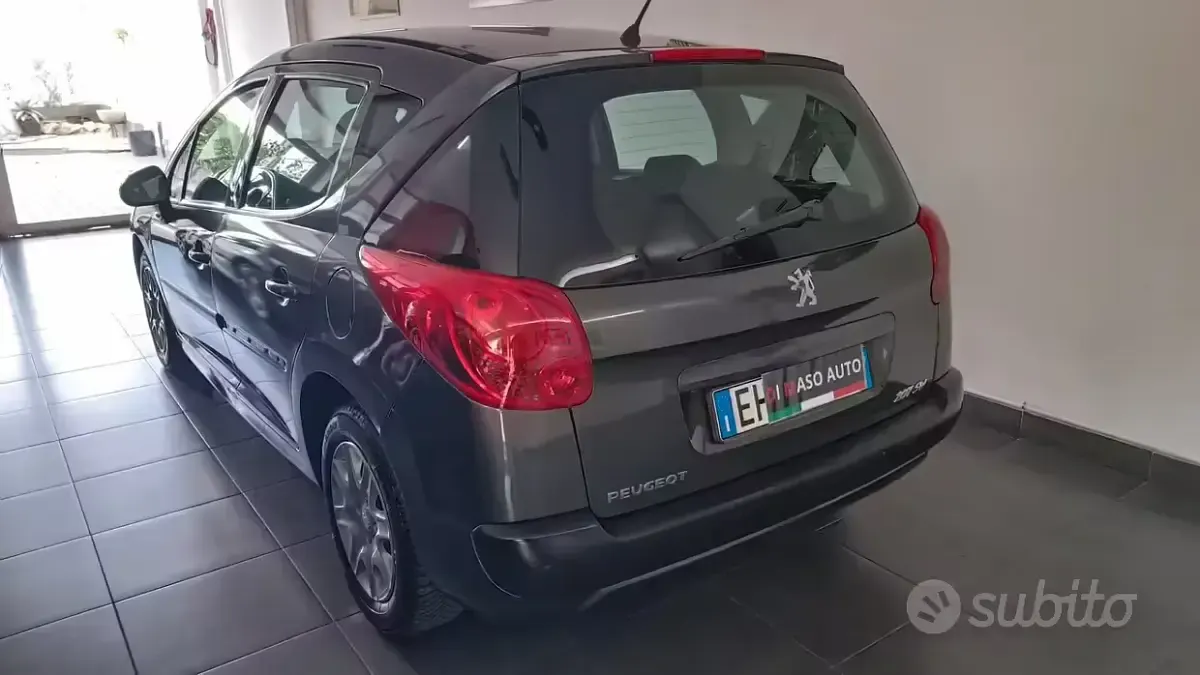 Gebraucht Peugeot 207 70 PS (51 kW) 2011 Grau Kombi