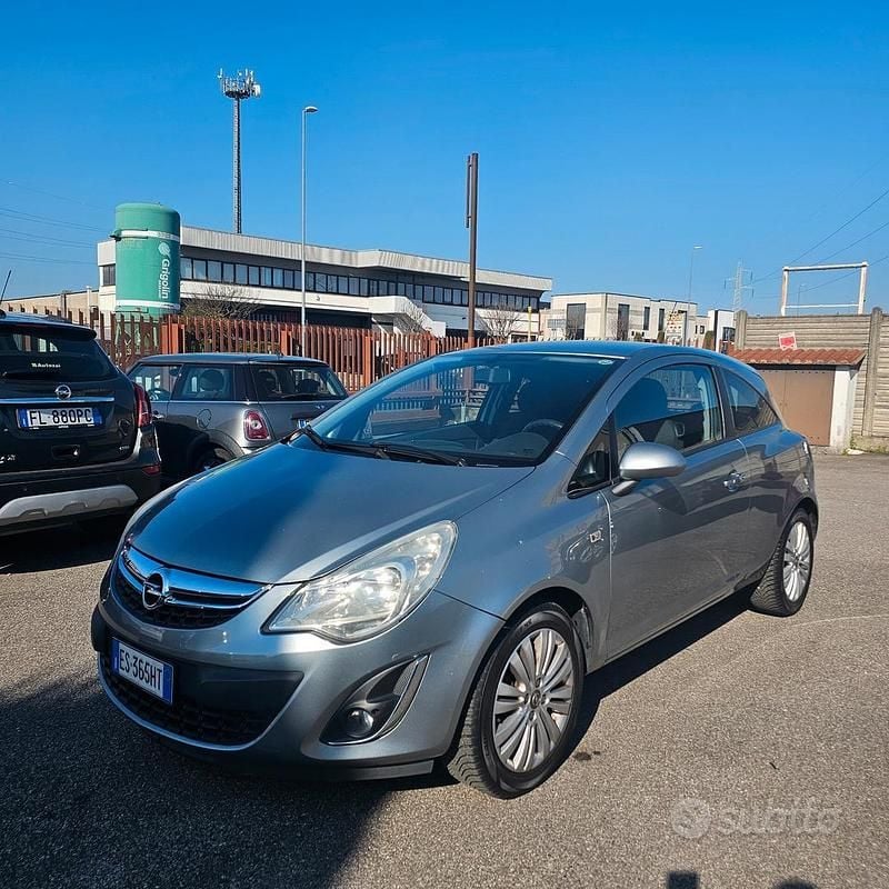 Usata Opel Corsa 86 CV (63 kW) 2013 Grigio Utilitaria